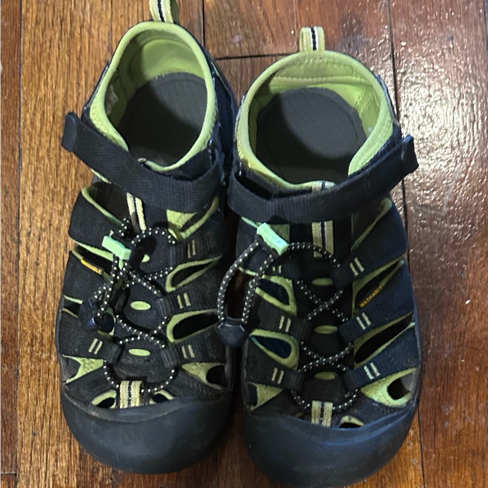Keen Kids Black and Lime Sandals